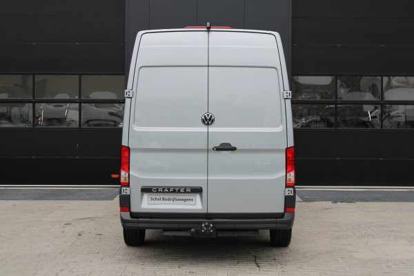 Volkswagen Crafter 35 2.0 TDI L4H3 Highline 177pk - Navi - Geveerde Stoelen - Adaptive Cruise - Blind Spot - Camera - Trekhaak - LM velgen - Rijkla