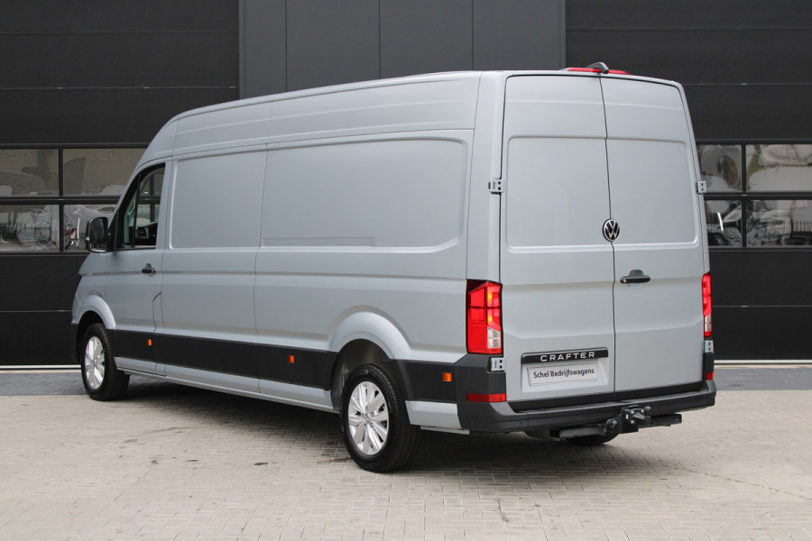 Volkswagen Crafter 35 2.0 TDI L4H3 Highline 177pk - Navi - Geveerde Stoelen - Adaptive Cruise - Blind Spot - Camera - Trekhaak - LM velgen - Rijkla