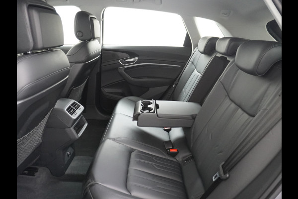 Audi e-tron 55 Quattro 408pk 95kWh Luchtvering Adaptive-Cruise Apple Carplay Android Trekhaak Elektr.Stoel+Leder+Verwarmd+Geheugen Lmv 21" C Keyless Audi sound system Lane-Assist Audi-smartphone-interface Rijstrooksensor Wifi Fase 3 Laden Origineel Nederlandse auto Nieuwprijs €90.527,-