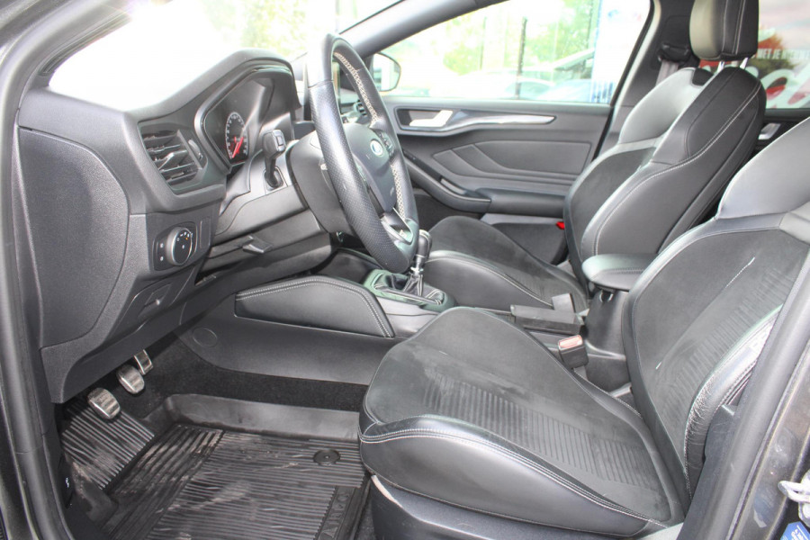 Ford FOCUS Wagon 2.0 EcoBlue ST 190pk diesel | Wegklapbare trekhaak | Adaptive cruise control | Winter Pack | Adaptive LED | Head up Display | Bang&Olufsen |  1.800 kg trekgewicht
