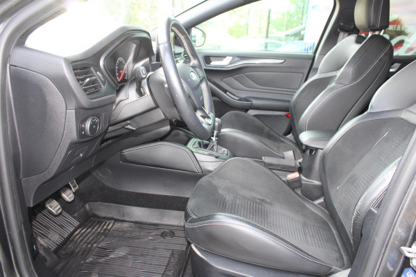 Ford FOCUS Wagon 2.0 EcoBlue ST 190pk diesel | Wegklapbare trekhaak | Adaptive cruise control | Winter Pack | Adaptive LED | Head up Display | Bang&Olufsen |  1.800 kg trekgewicht