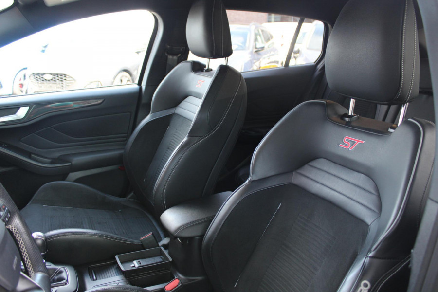 Ford FOCUS Wagon 2.0 EcoBlue ST 190pk diesel | Wegklapbare trekhaak | Adaptive cruise control | Winter Pack | Adaptive LED | Head up Display | Bang&Olufsen |  1.800 kg trekgewicht