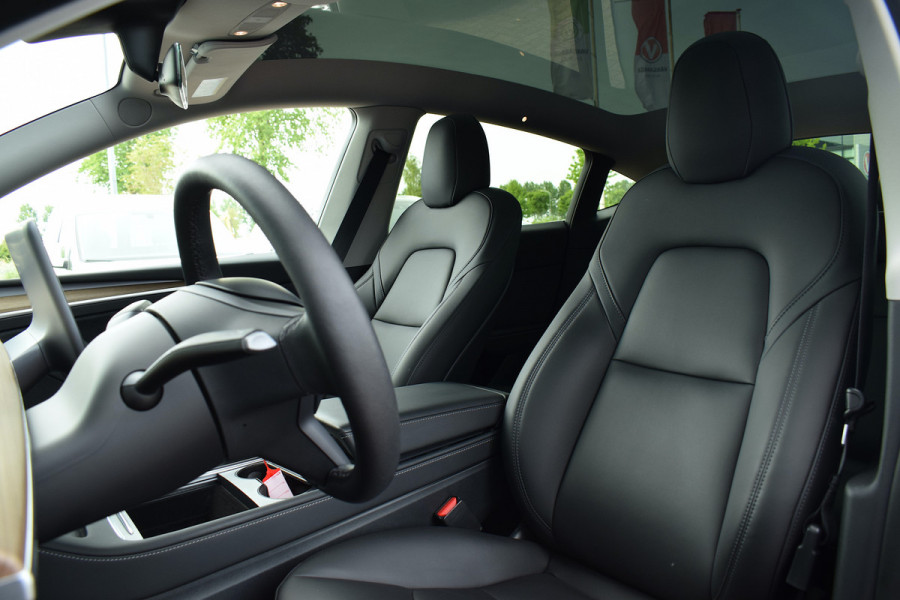 Tesla Model Y Long Range AWD 75 kWh | SOH: 93,6% | Achterbank verw. | Stuurverwarming