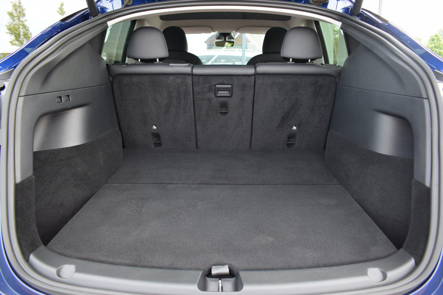Tesla Model Y Long Range AWD 75 kWh | SOH: 93,6% | Achterbank verw. | Stuurverwarming