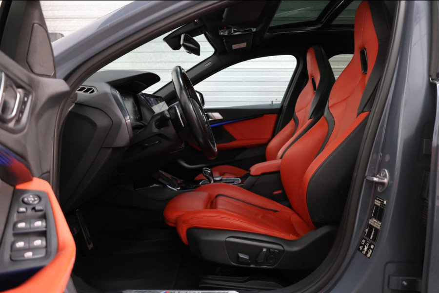 BMW 1-serie M135i xDrive M-PERFORMANCE/LED/VIRTUAL/SFEER/PANO/LEER+S.VERWARMING/LMV/CAM/CRUISE/ECC/12 MND GARANTIE!