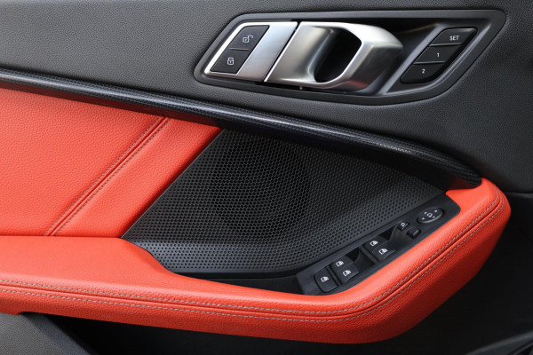 BMW 1-serie M135i xDrive M-PERFORMANCE/LED/VIRTUAL/SFEER/PANO/LEER+S.VERWARMING/LMV/CAM/CRUISE/ECC/12 MND GARANTIE!