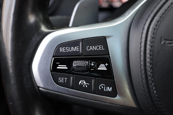 BMW 1-serie M135i xDrive M-PERFORMANCE/LED/VIRTUAL/SFEER/PANO/LEER+S.VERWARMING/LMV/CAM/CRUISE/ECC/12 MND GARANTIE!