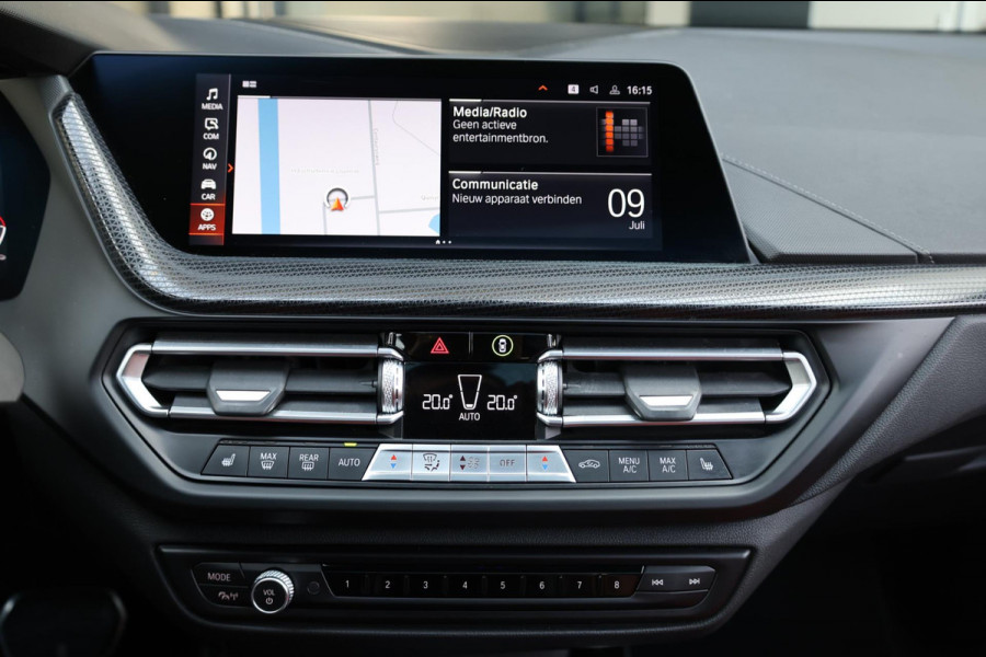 BMW 1-serie M135i xDrive M-PERFORMANCE/LED/VIRTUAL/SFEER/PANO/LEER+S.VERWARMING/LMV/CAM/CRUISE/ECC/12 MND GARANTIE!