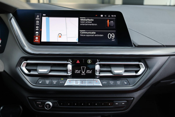 BMW 1-serie M135i xDrive M-PERFORMANCE/LED/VIRTUAL/SFEER/PANO/LEER+S.VERWARMING/LMV/CAM/CRUISE/ECC/12 MND GARANTIE!
