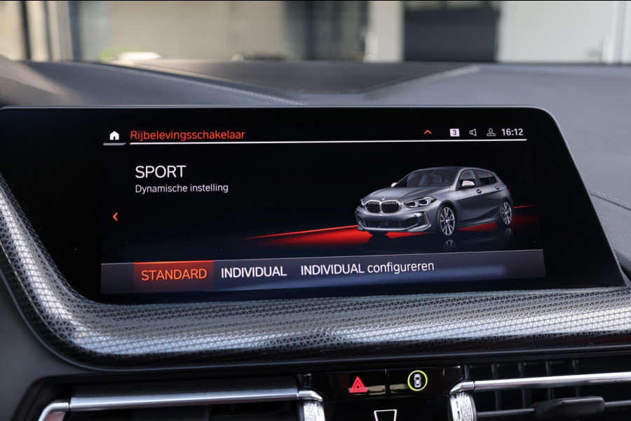BMW 1-serie M135i xDrive M-PERFORMANCE/LED/VIRTUAL/SFEER/PANO/LEER+S.VERWARMING/LMV/CAM/CRUISE/ECC/12 MND GARANTIE!