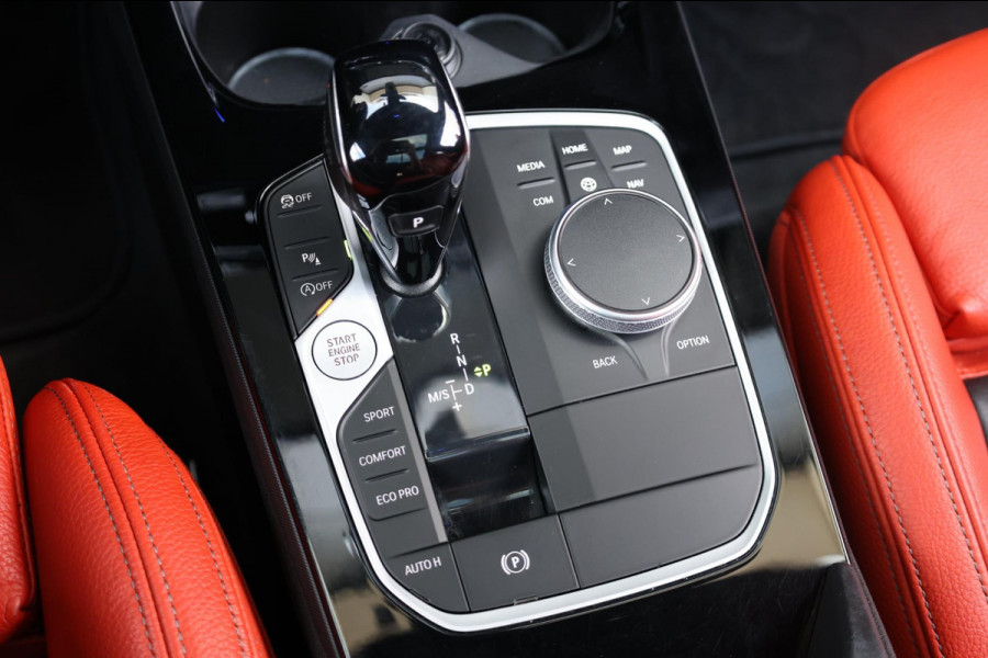 BMW 1-serie M135i xDrive M-PERFORMANCE/LED/VIRTUAL/SFEER/PANO/LEER+S.VERWARMING/LMV/CAM/CRUISE/ECC/12 MND GARANTIE!
