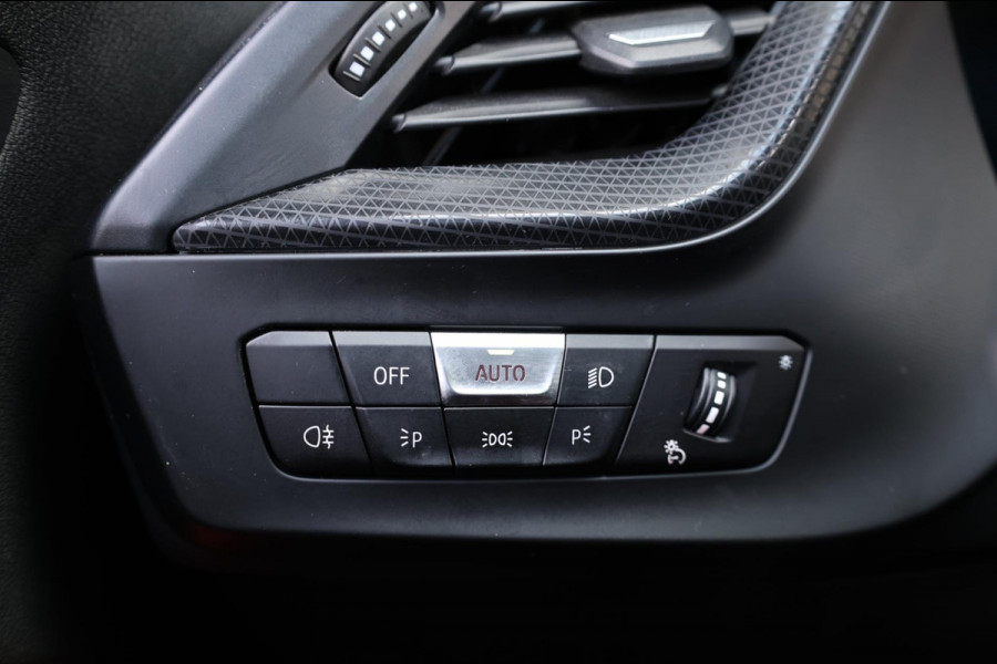 BMW 1-serie M135i xDrive M-PERFORMANCE/LED/VIRTUAL/SFEER/PANO/LEER+S.VERWARMING/LMV/CAM/CRUISE/ECC/12 MND GARANTIE!