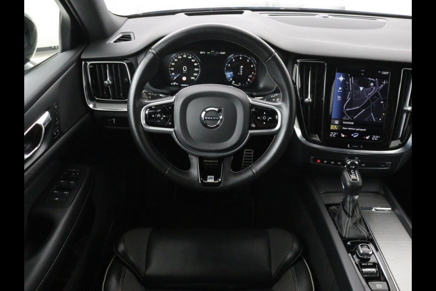 Volvo V60 2.0 T4 R-Design | Panoramadak | Stoelverwarming | Head-Up | Camera | Carplay | Half leder | Adaptive cruise | Navigatie | Memory | Full LED