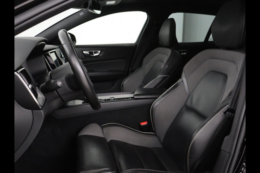 Volvo V60 2.0 T4 R-Design | Panoramadak | Stoelverwarming | Head-Up | Camera | Carplay | Half leder | Adaptive cruise | Navigatie | Memory | Full LED