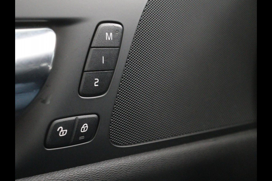 Volvo V60 2.0 T4 R-Design | Panoramadak | Stoelverwarming | Head-Up | Camera | Carplay | Half leder | Adaptive cruise | Navigatie | Memory | Full LED
