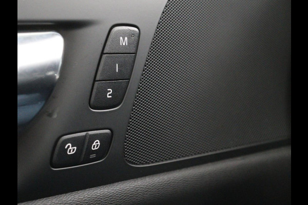 Volvo V60 2.0 T4 R-Design | Panoramadak | Stoelverwarming | Head-Up | Camera | Carplay | Half leder | Adaptive cruise | Navigatie | Memory | Full LED