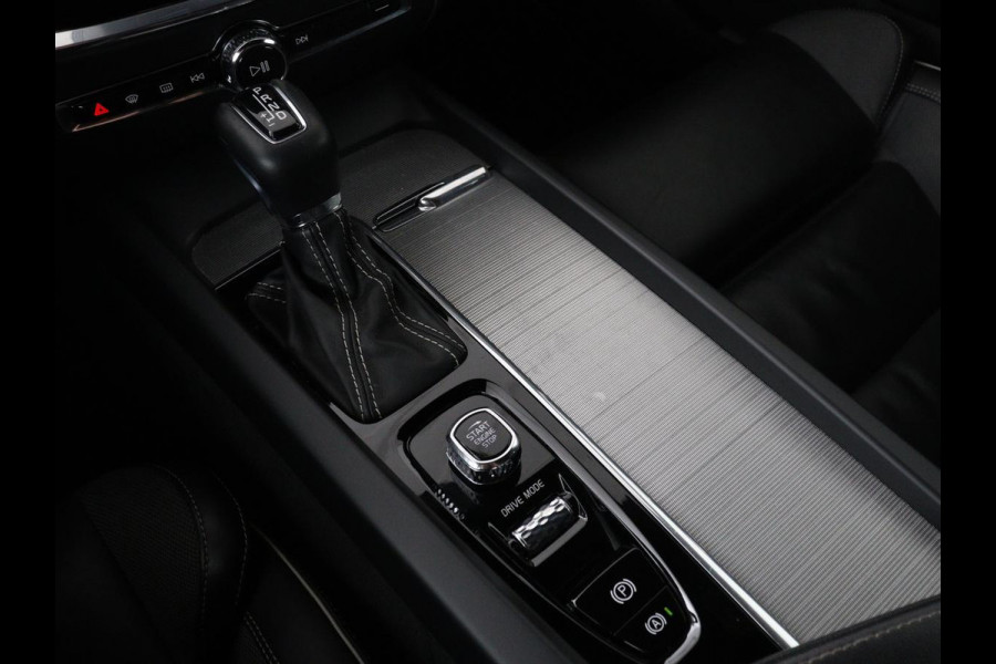 Volvo V60 2.0 T4 R-Design | Panoramadak | Stoelverwarming | Head-Up | Camera | Carplay | Half leder | Adaptive cruise | Navigatie | Memory | Full LED