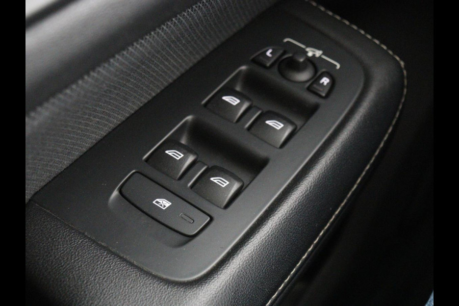 Volvo V60 2.0 T4 R-Design | Panoramadak | Stoelverwarming | Head-Up | Camera | Carplay | Half leder | Adaptive cruise | Navigatie | Memory | Full LED