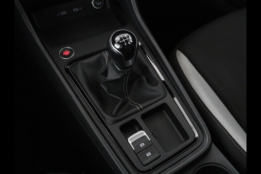 Seat Ateca 1.0 TSI Reference | Carplay | Full LED | Climate control | Parkeerhulp | Cruise control | DAB | Bluetooth