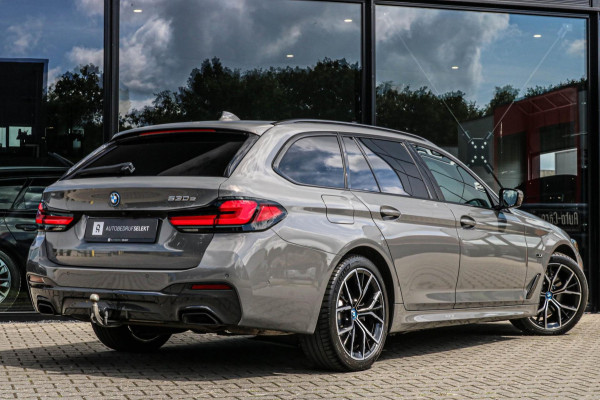 BMW 5 Serie Touring 530e M-SPORT - PANO - TREKHAAK - LASER - HARMAN - VOL!!!