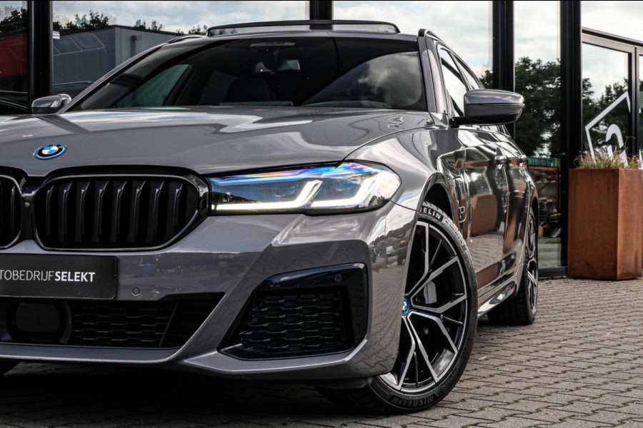 BMW 5 Serie Touring 530e M-SPORT - PANO - TREKHAAK - LASER - HARMAN - VOL!!!