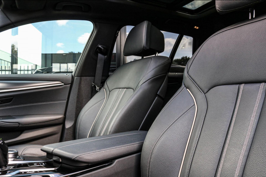 BMW 5 Serie Touring 530e M-SPORT - PANO - TREKHAAK - LASER - HARMAN - VOL!!!