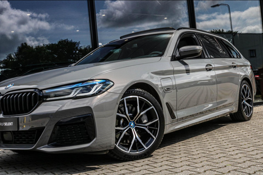 BMW 5 Serie Touring 530e M-SPORT - PANO - TREKHAAK - LASER - HARMAN - VOL!!!