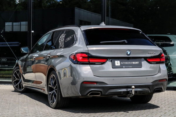 BMW 5 Serie Touring 530e M-SPORT - PANO - TREKHAAK - LASER - HARMAN - VOL!!!