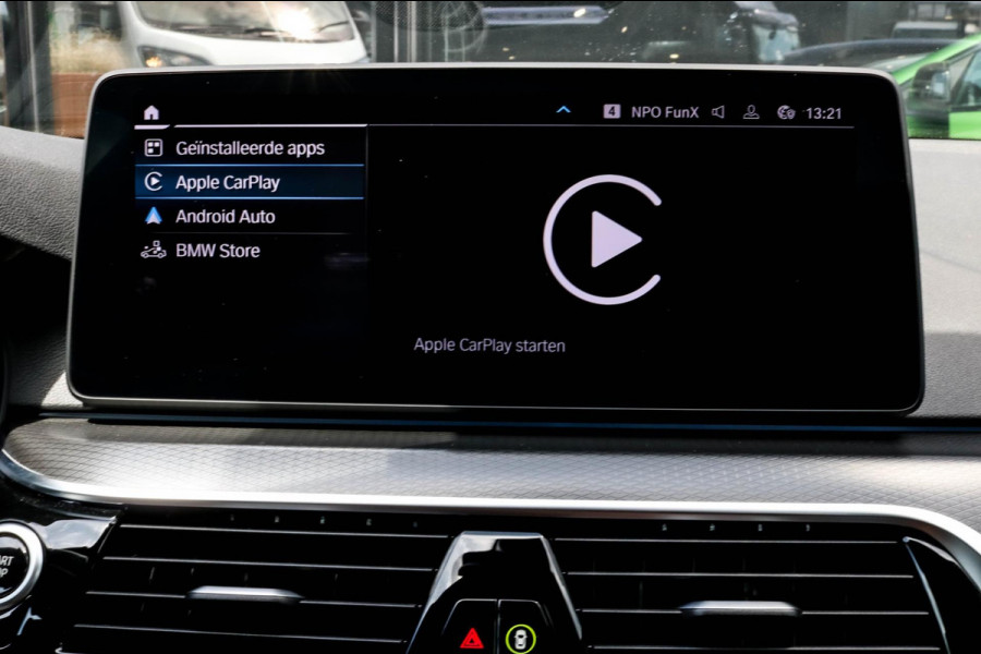 BMW 5 Serie Touring 530e M-SPORT - PANO - TREKHAAK - LASER - HARMAN - VOL!!!