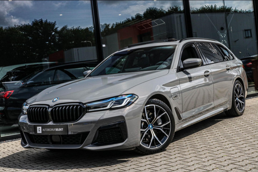 BMW 5 Serie Touring 530e M-SPORT - PANO - TREKHAAK - LASER - HARMAN - VOL!!!