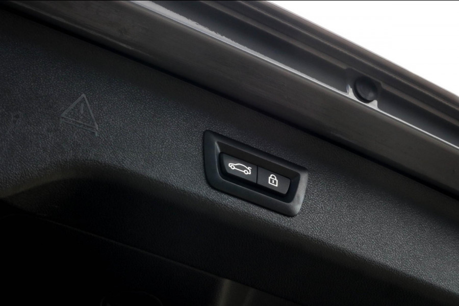 BMW 5 Serie Touring 530e M-SPORT - PANO - TREKHAAK - LASER - HARMAN - VOL!!!