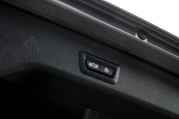 BMW 5 Serie Touring 530e M-SPORT - PANO - TREKHAAK - LASER - HARMAN - VOL!!!