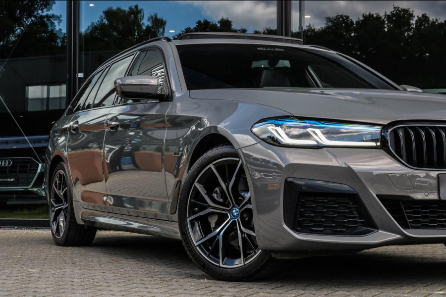 BMW 5 Serie Touring 530e M-SPORT - PANO - TREKHAAK - LASER - HARMAN - VOL!!!