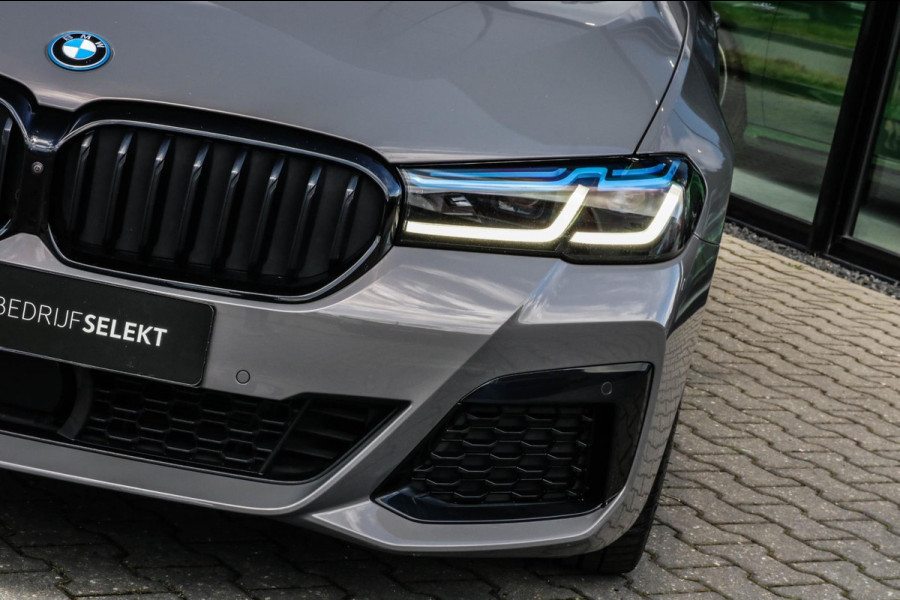BMW 5 Serie Touring 530e M-SPORT - PANO - TREKHAAK - LASER - HARMAN - VOL!!!