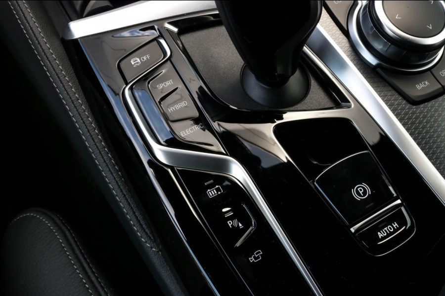 BMW 5 Serie Touring 530e M-SPORT - PANO - TREKHAAK - LASER - HARMAN - VOL!!!