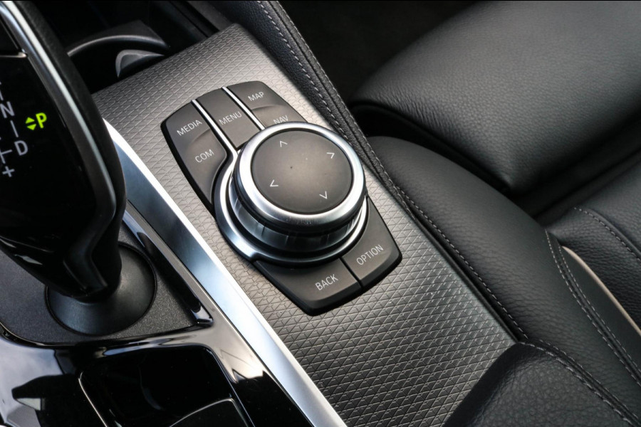 BMW 5 Serie Touring 530e M-SPORT - PANO - TREKHAAK - LASER - HARMAN - VOL!!!