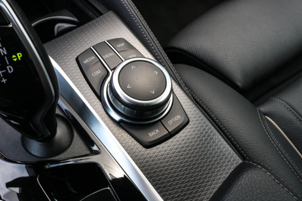 BMW 5 Serie Touring 530e M-SPORT - PANO - TREKHAAK - LASER - HARMAN - VOL!!!