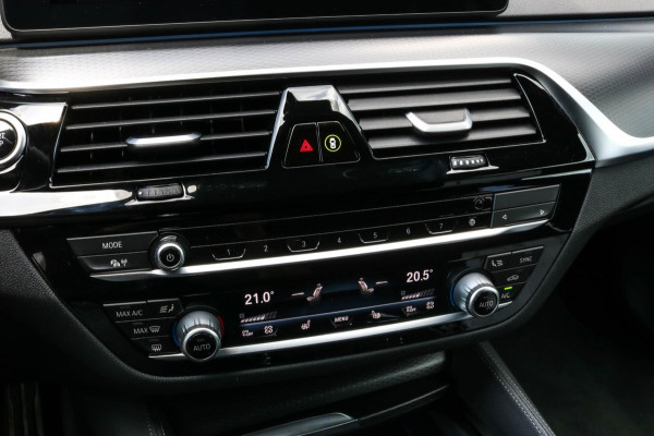 BMW 5 Serie Touring 530e M-SPORT - PANO - TREKHAAK - LASER - HARMAN - VOL!!!