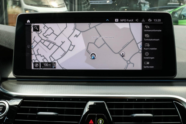 BMW 5 Serie Touring 530e M-SPORT - PANO - TREKHAAK - LASER - HARMAN - VOL!!!