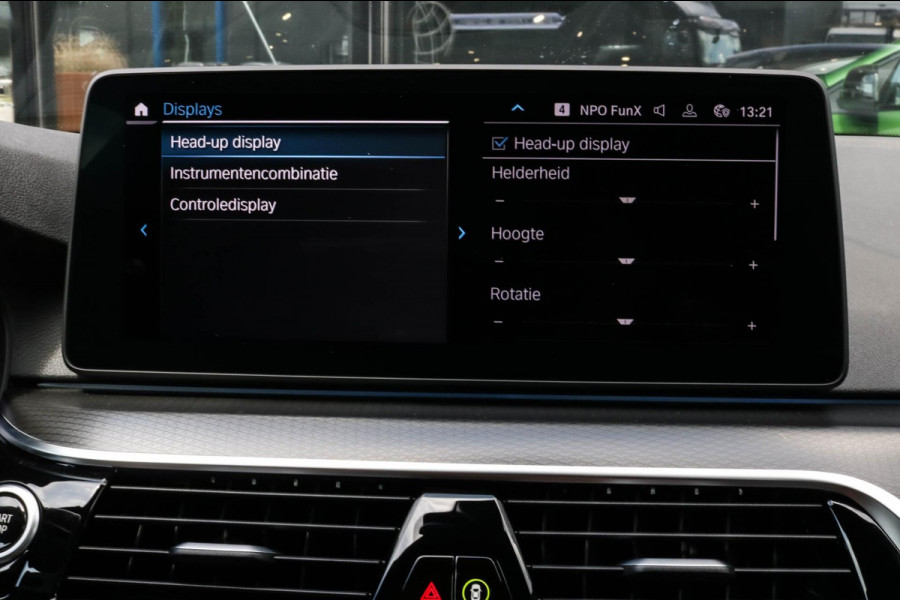 BMW 5 Serie Touring 530e M-SPORT - PANO - TREKHAAK - LASER - HARMAN - VOL!!!