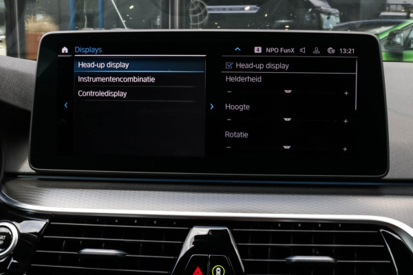 BMW 5 Serie Touring 530e M-SPORT - PANO - TREKHAAK - LASER - HARMAN - VOL!!!