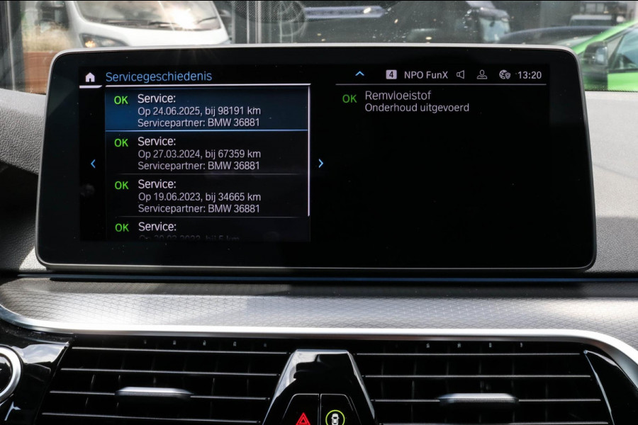BMW 5 Serie Touring 530e M-SPORT - PANO - TREKHAAK - LASER - HARMAN - VOL!!!