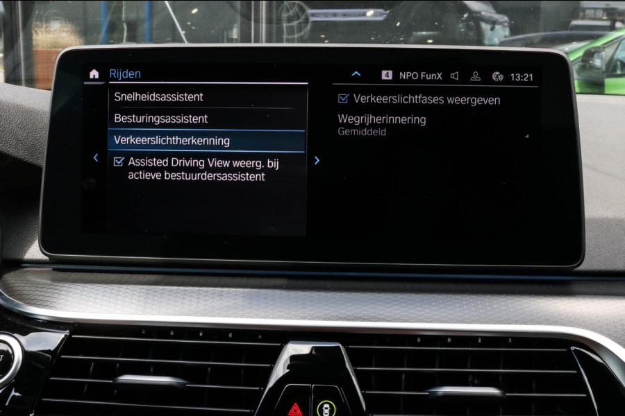 BMW 5 Serie Touring 530e M-SPORT - PANO - TREKHAAK - LASER - HARMAN - VOL!!!