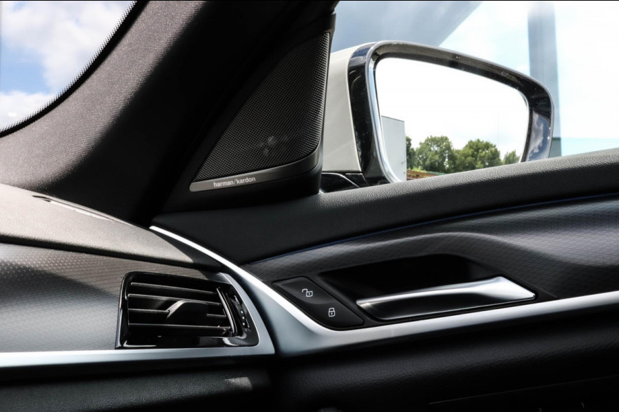 BMW 5 Serie Touring 530e M-SPORT - PANO - TREKHAAK - LASER - HARMAN - VOL!!!