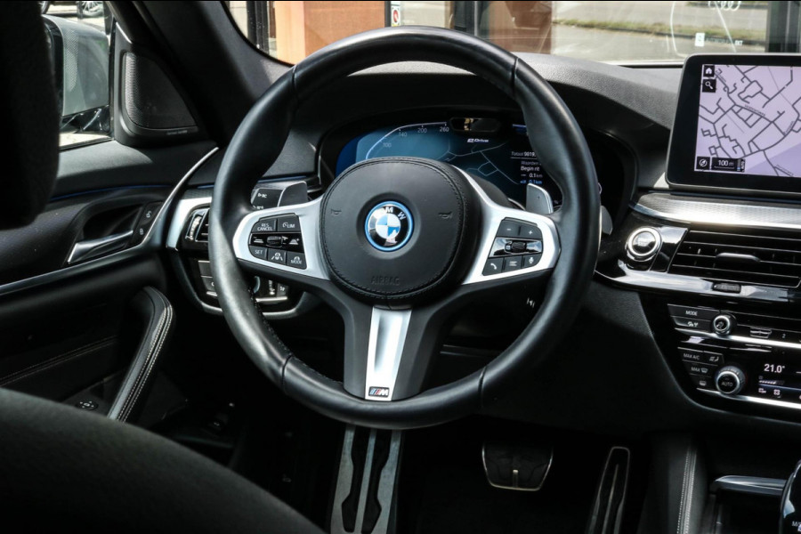 BMW 5 Serie Touring 530e M-SPORT - PANO - TREKHAAK - LASER - HARMAN - VOL!!!