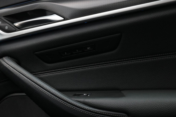 BMW 5 Serie Touring 530e M-SPORT - PANO - TREKHAAK - LASER - HARMAN - VOL!!!