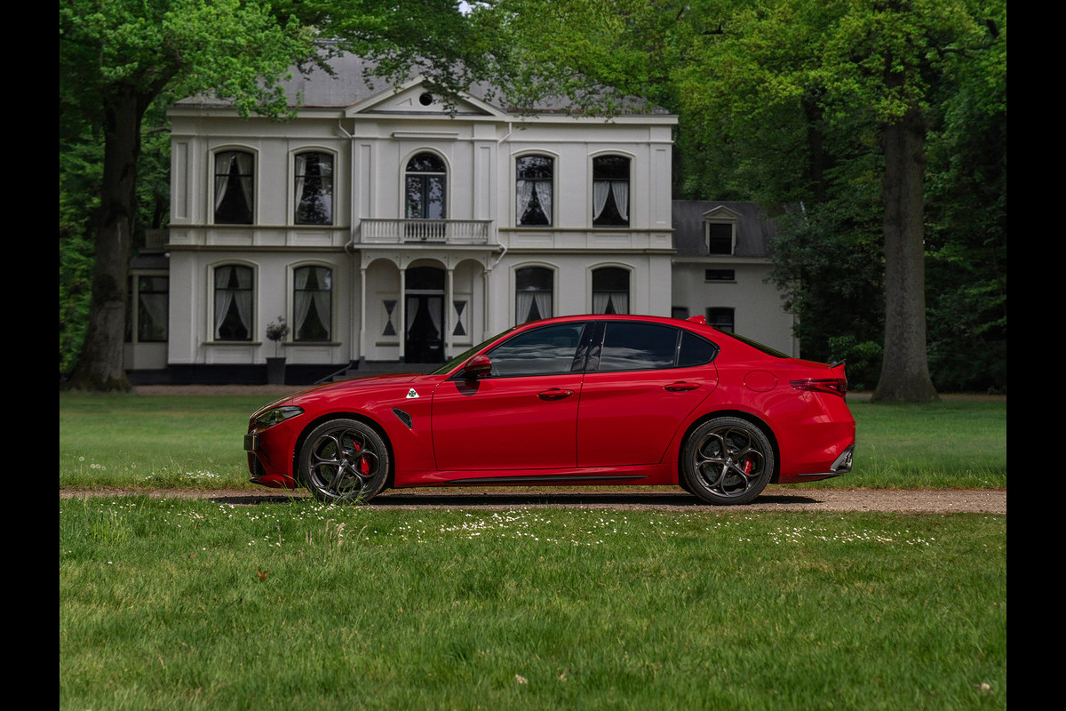 Alfa Romeo Giulia 2.9 V6 Quadrifoglio | Manual | 2e eigenaar | Harman/Kardon Alfa Romeo Giulia 2.9 V6 Quadrifoglio | Manual | 2e eigenaar | Harman/Kardon
