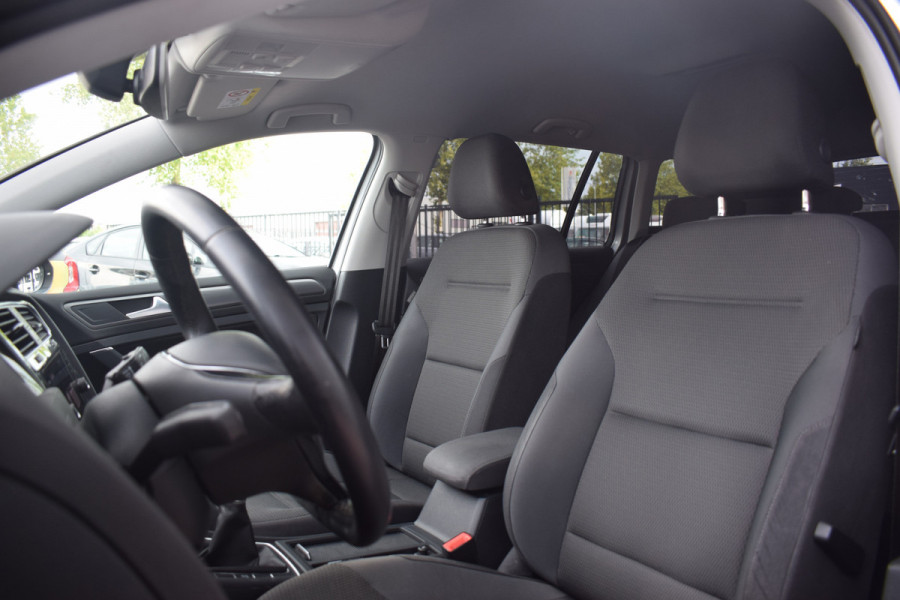 Volkswagen Golf 1.6 TDI Comfortline Business | Apple CarPlay | Adaptive | Climate