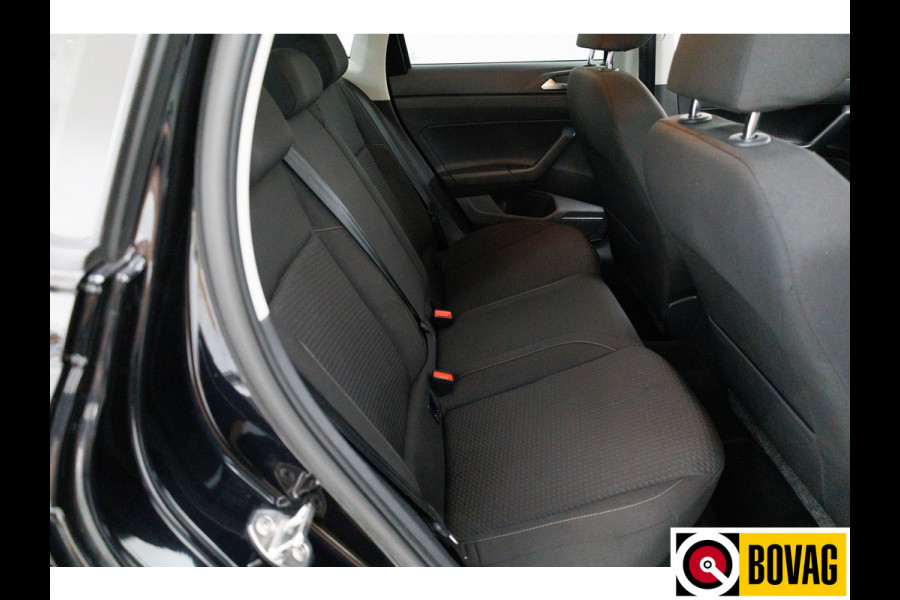 Volkswagen Polo 1.0 TSI Highline Automaat 96 PK Stoelverwarming | Full map Navigatie | Apple Carplay | PDC | 16 inch velgen | Licht en Zicht pakket, Extra getint glas achter