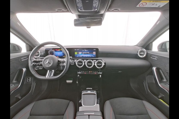 Mercedes-Benz A-Klasse 250 e AMG Face Lift Plug-In Hybride AMG Line Advanced Plus | Night Pakket | 19 Inch AMG velgen | Stoel en Stuurverwarming. Inclusief 24 maanden MB Certified garantie voor Europa.